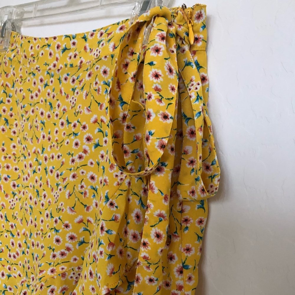 Le Lis Yellow Floral Tie Skort